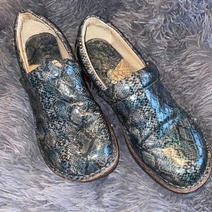 Bøc Snake print clogs !